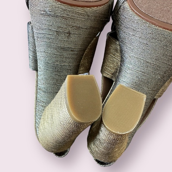 Women’s Daniblack Etta Sandal 5” Chunky Heel Gold Silver Metallic Size 9M - Picture 12 of 13